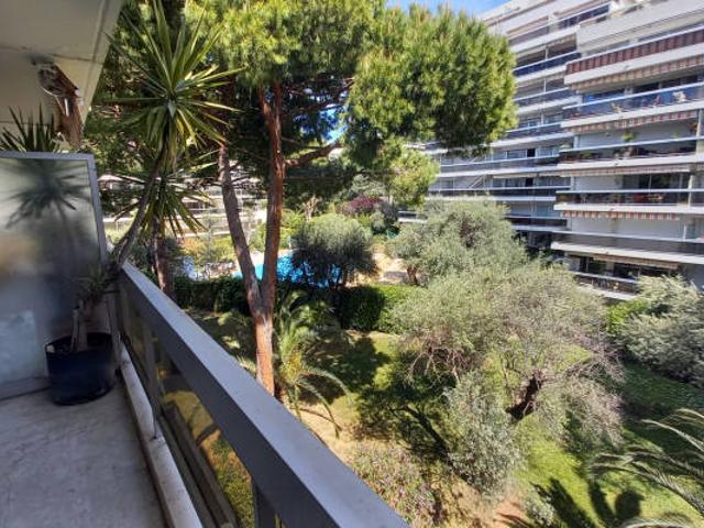 STUDIO JUAN LES PINS