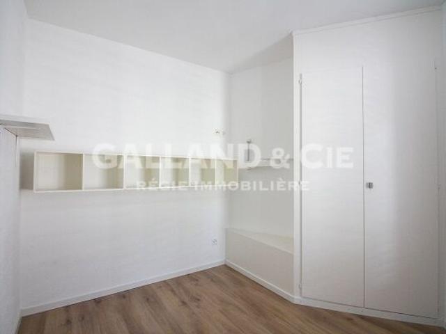 Studio on the 3rd floor No. 31 for men only