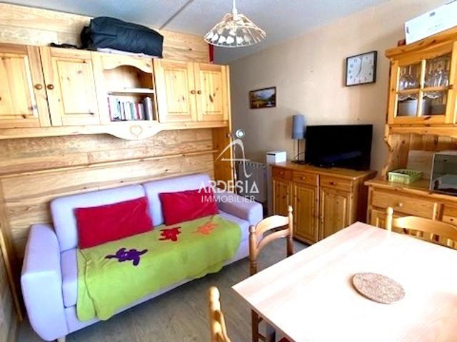STUDIO OPTIMISÉ BALCON PLEIN SUD VUE PISTES SKIS AUX PIEDS