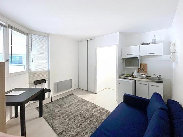 Studio loué meublé 3 mns du RER A