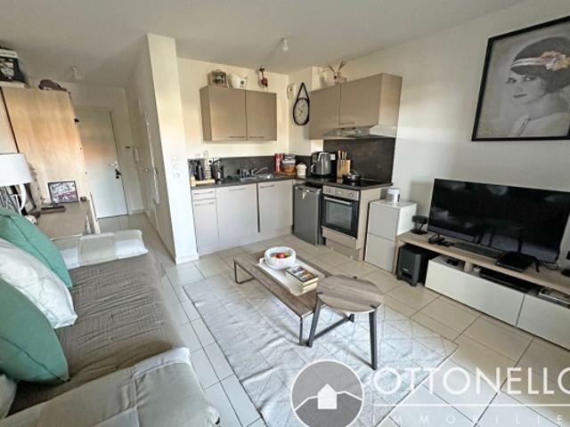Studio LOUÉ Roquebrune sur Argens 23,71 m² avec terrasse et parking en sous sol