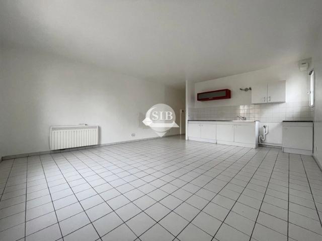Studio Loyer 450 €  + 40 €