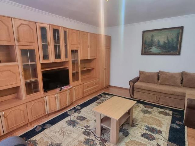 Studio la casa, zona strazii Lunga