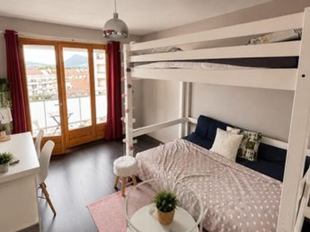 Studio lumineux 31 m² – Centre Annecy – 2 terrasses