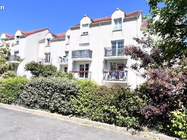 Studio lumineux 32 m² | Balcon et parking | Proche RER D