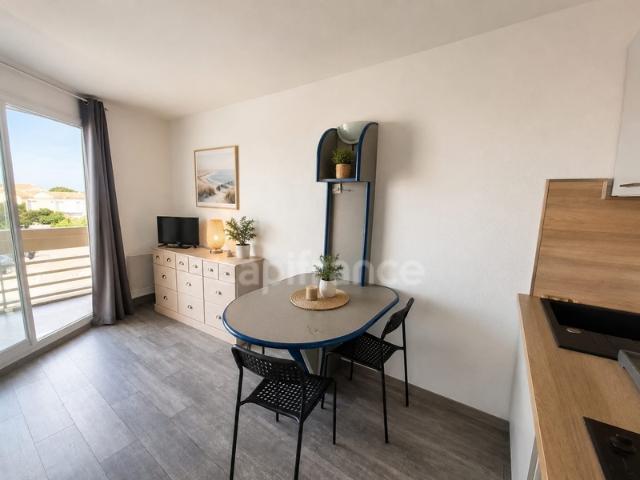 Studio lumineux 4 couchages avec terrasse et vue Canigou – Résidence en bord de mer avec piscine – Canet Plage Sud