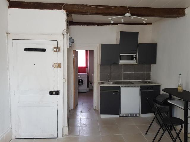 Studio lumineux à louer à Louvres, 1 pièce, situé au 1er étage