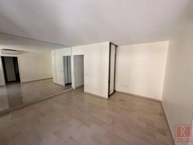 Studio lumineux avec terrasse – Résidence Les Hespérides, rue d’Antibes, Cannes