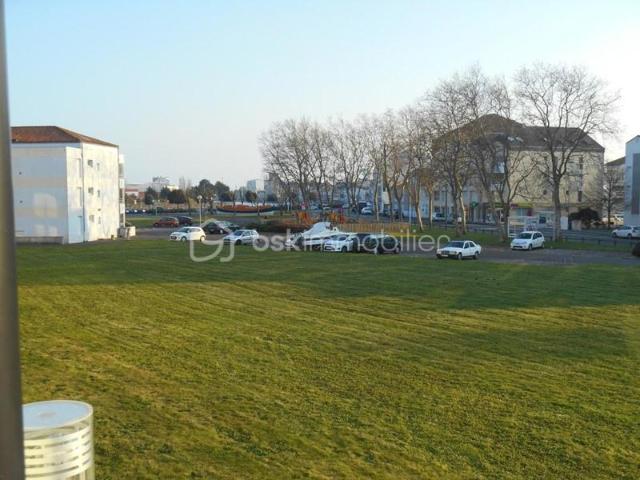 Studio lumineux avec vue dégagée