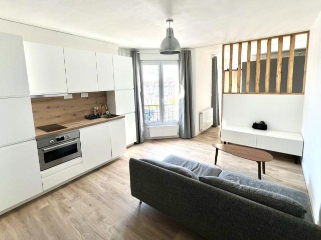 Studio lumineux avec vues, refait à neuf