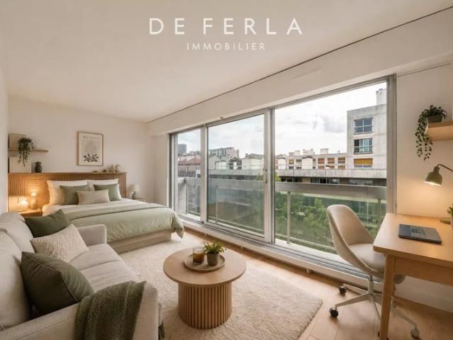 Studio lumineux avec balcon – Dernier étage avec ascenseur Paris XV