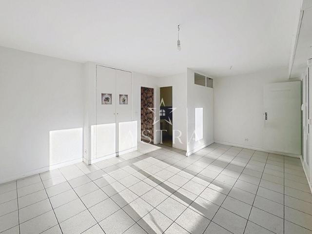 Studio lumineux avec balcon Meudon la Forêt