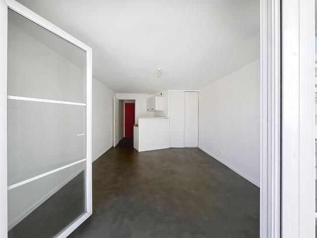 Studio lumineux avec balcon, parking et cellier Bordeaux centre