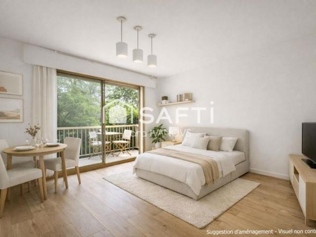 Studio lumineux avec double balcon et double cave