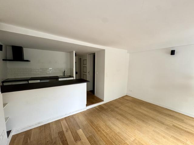 Studio lumineux avec dressing, 18 rue Pastourelle