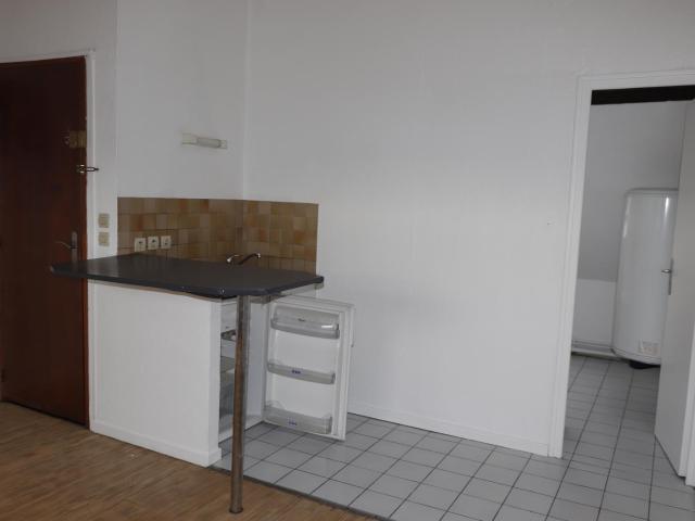 Studio lumineux, grande salle de bain