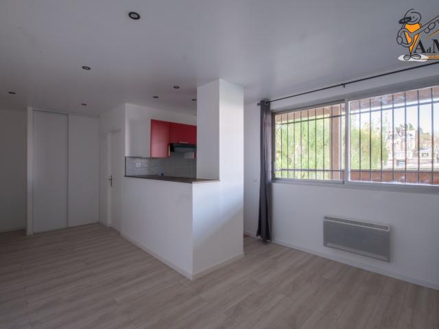 Studio lumineux de 24,51m² rez de chaussée en plein centre ville de Meaux