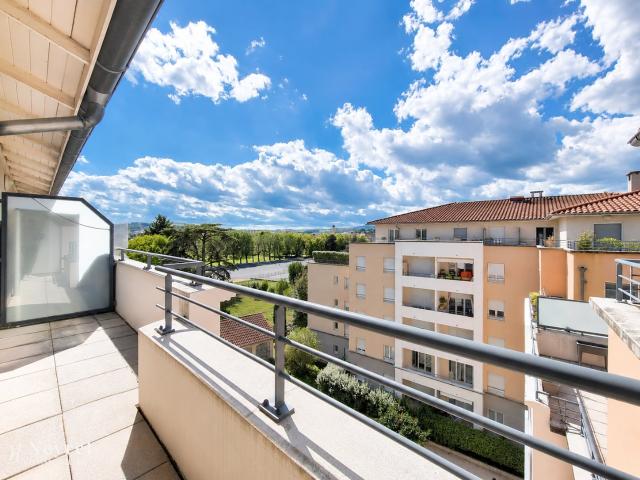 Studio lumineux de 35 m2 Dernier étage Balcon Parking 35m² Villefranche sur Saône