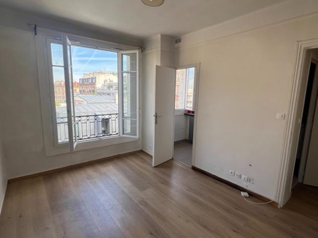 Studio lumineux en étage élevé Boulogne Bill quartier Jean Jaurès Escudier