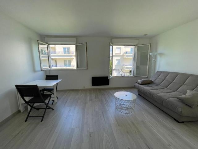 Studio lumineux en parfait état