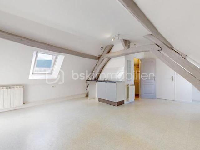 Studio lumineux en plein cœur de Neuville aux Bois