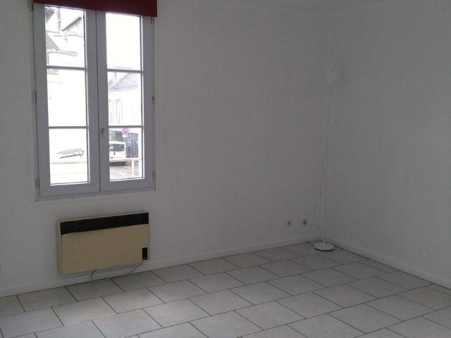 Studio lumineux en plein centre ville Montereau