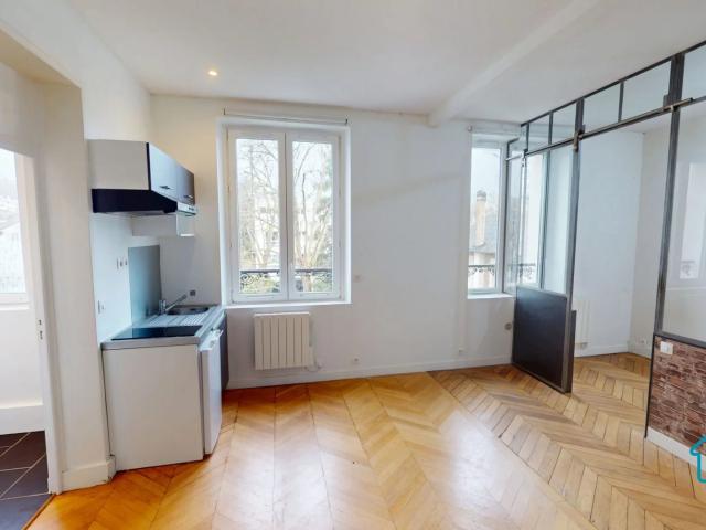 Studio lumineux et calme quartier Meudon Bellevue vendu avec cav
