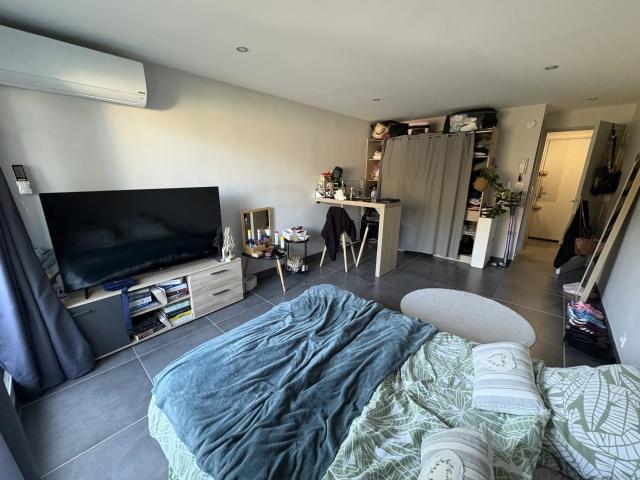 STUDIO LUMINEUX ET MEUBLE RESIDENCE SECURISEE