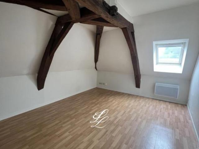 STUDIO LUMINEUX SITUÉ QUARTIER MONTOISE