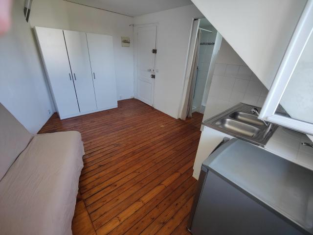 Studio lumineux sur cour calme quartier Châlatres
