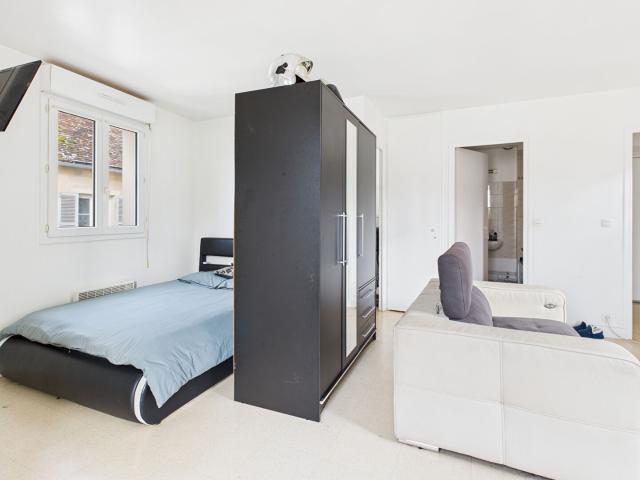 STUDIO LUMINEUX PROCHE CENTRE VILLE