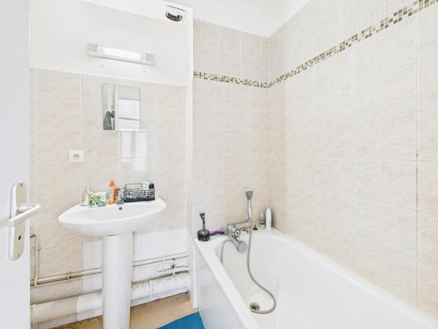 STUDIO LUMINEUX PROCHE CENTRE VILLE