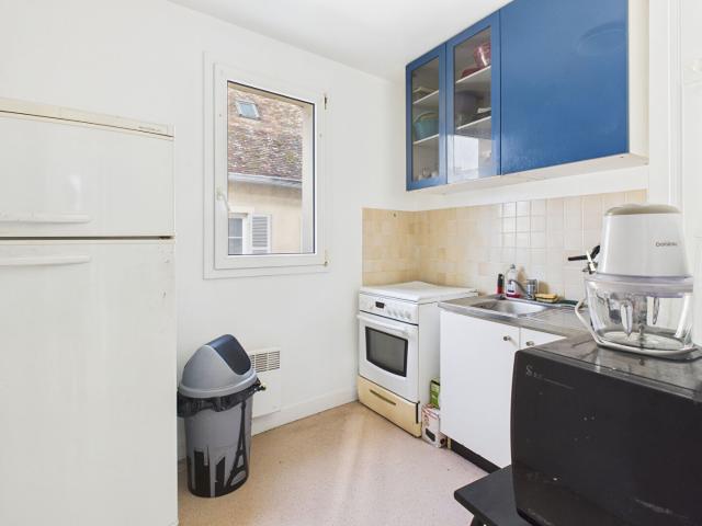 STUDIO LUMINEUX PROCHE CENTRE VILLE
