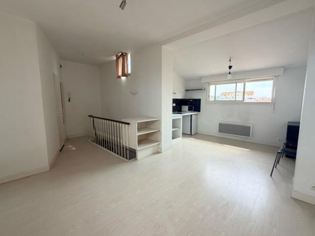 Studio lumineux Quartier jardin Public