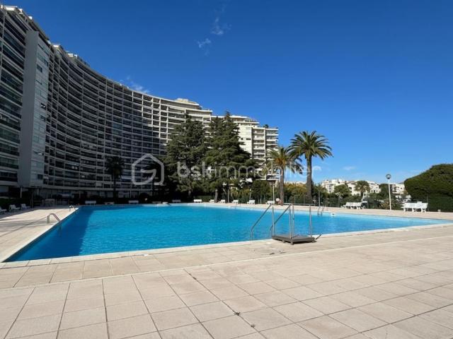 Studio lumineux vue dégagée, résidence sécurisée avec piscine, proche plage & golf