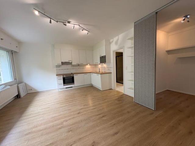 Studio moderne lumineux à Forest, Avenue Neptune