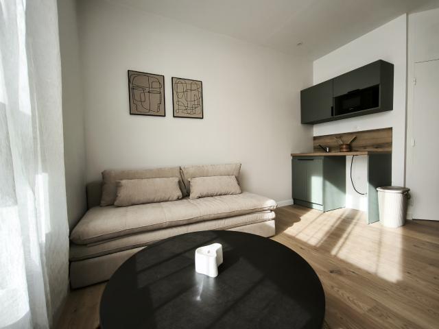 Studio moderne meuble entièrement neuf
