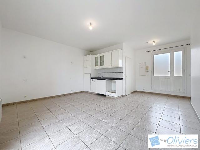 STUDIO MAGNY LES HAMEAUX 1 pièce s 29.77 m2