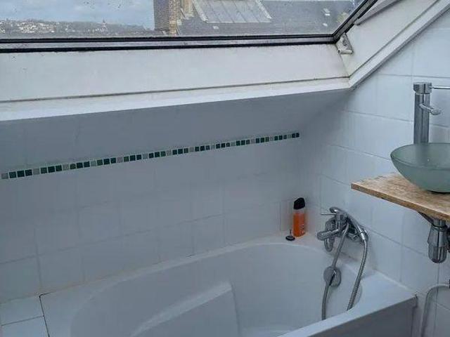 Studio mansardé et meublé 14m² carrez