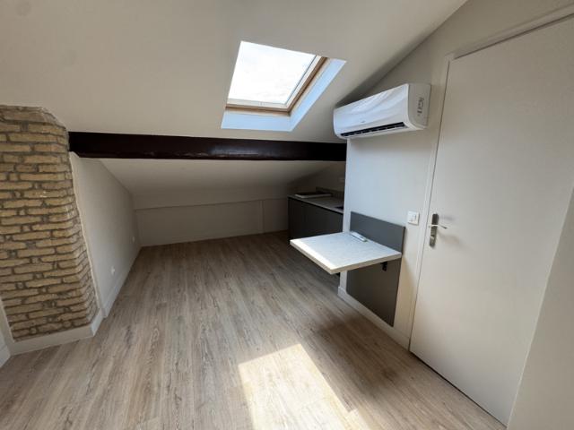Studio mansardé Rue DELFY