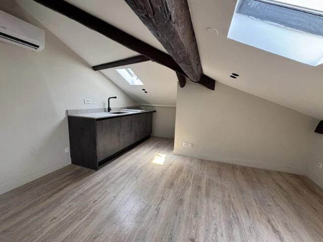 Studio mansardé Rue DELFY