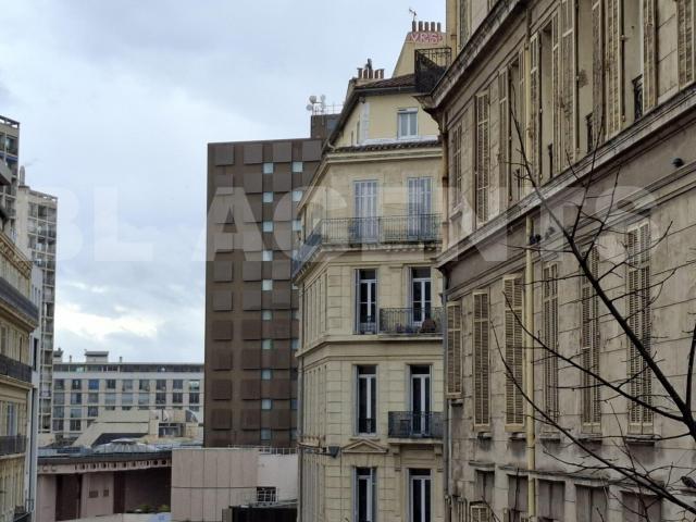 STUDIO MEUBLE AVEC TERRASSE Il n'attend plus que vous !