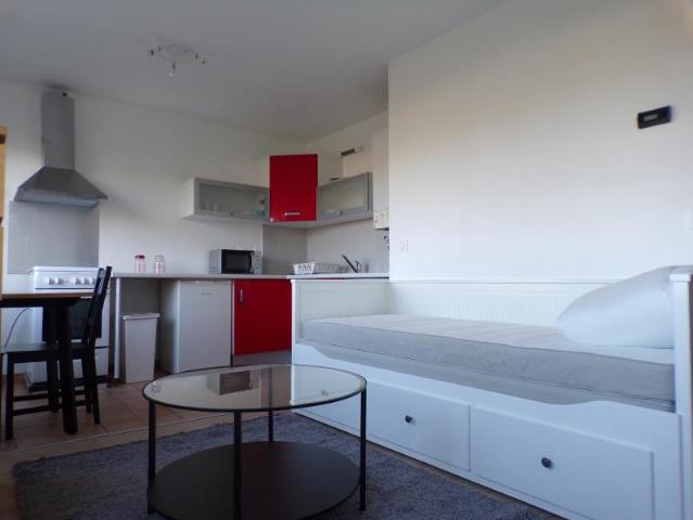 STUDIO Meublé MONTIGNY LE BRETONNEUX 1 pièce 22 m2