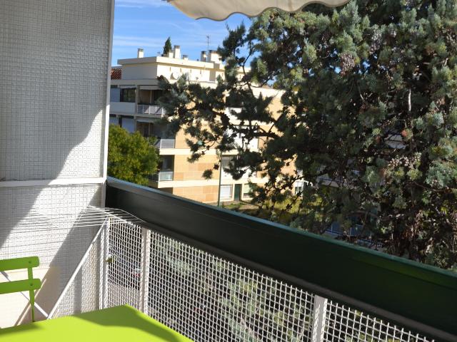STUDIO MEUBLE AU CALME AVEC BALCON