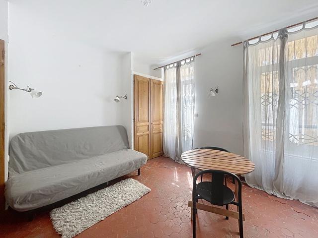 Studio meublé au calme, Rue Célony