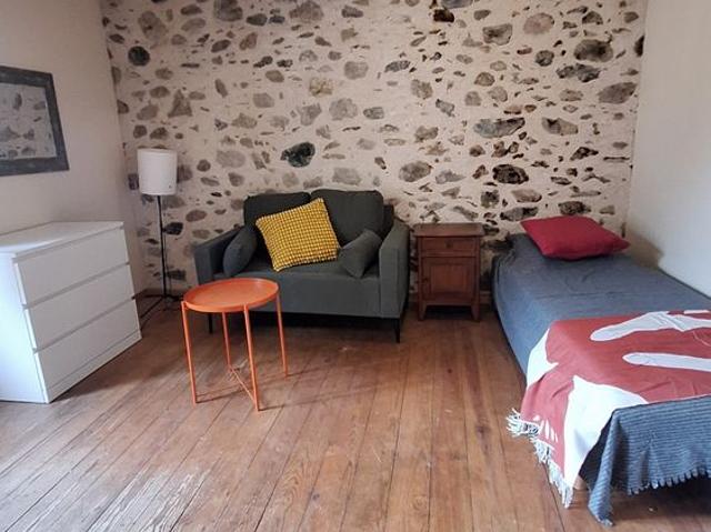 Studio meublé au centre du village