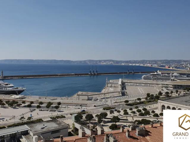 Studio meublé au coeur du quartier touristique du Panier, Vue Mer, Marseille 2em