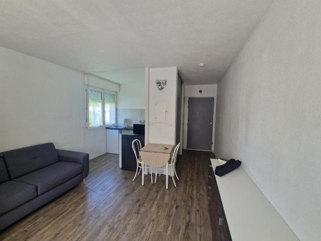 Studio meublé avec cave et stationnement