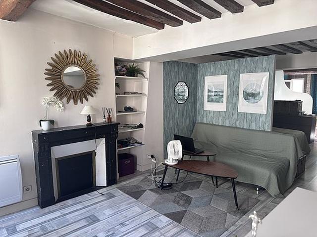 Studio meublé avec cheminée Grands Boulevards Montorgueil Paris 2°