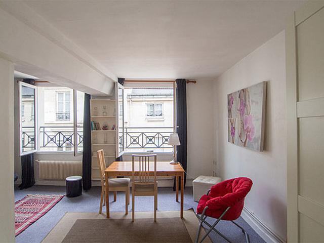 Studio meublé avec cheminée Saint Paul Paris 4°